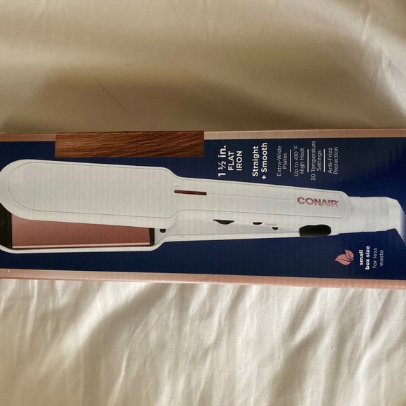 NIB Conair double ceramic straightener - Picture 1 of 4